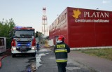 Palił się sklep meblowy Platan w Szczecinie. Kilkaset tysięcy złotych strat