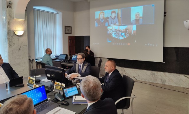Olkuscy radni zdecydowali o nawiązaniu współpracy partnerskiej z ukraińskim miastem Niżne
