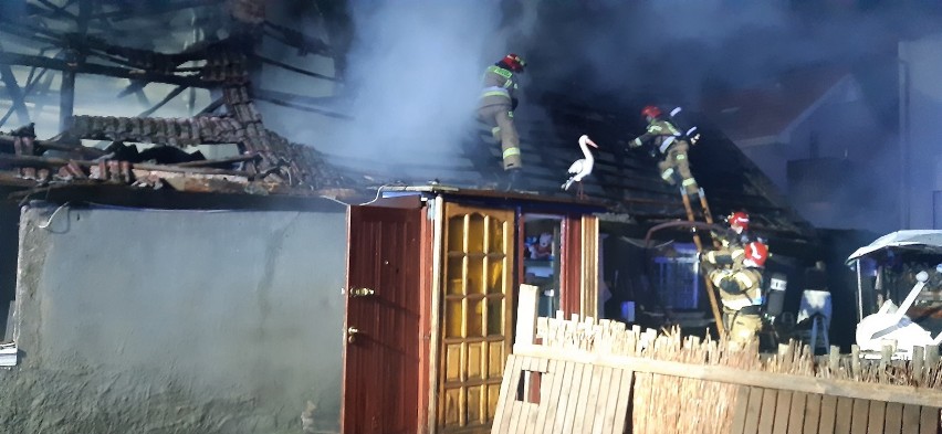 Pożar domu jednorodzinnego w Mostach wstrząsnął lokalną społecznością