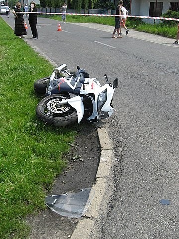 Tragiczny wypadek w Imielinie. Motocyklista nie żyje [ZDJĘCIA]