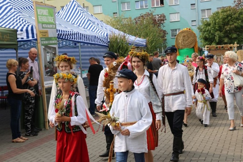 Dożynki powiatowe w Dąbrowie Białostockiej. Zabawa była w najlepsze (zdjęcia)