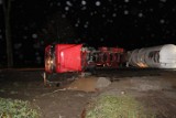 Ciężarówka z cysterną przewróciła się na drodze z Iłowa do Działdowa [ZDJĘCIA]