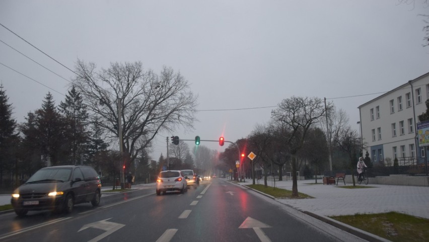 Spadł śnieg w Zduńskiej Woli. Jak wyglądają drogi w mieście? ZDJĘCIA