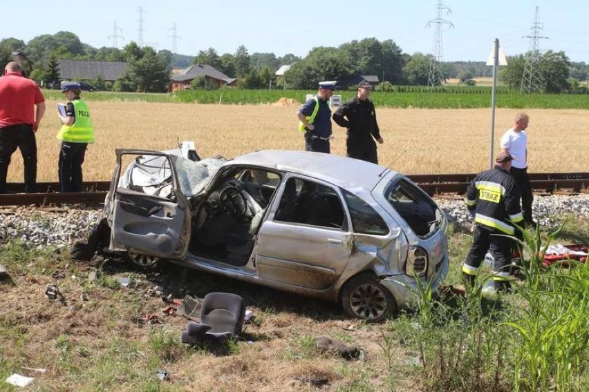 Wypadek szynobusu! Zderzył się z samochodem. Kierowca nie żyje [ZDJĘCIA]