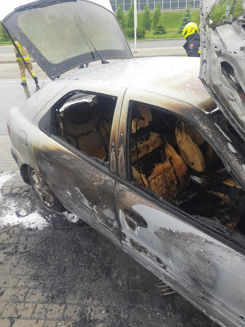 Pożar samochodu osobowego na MOP Mokrzyska przy autostradzie...