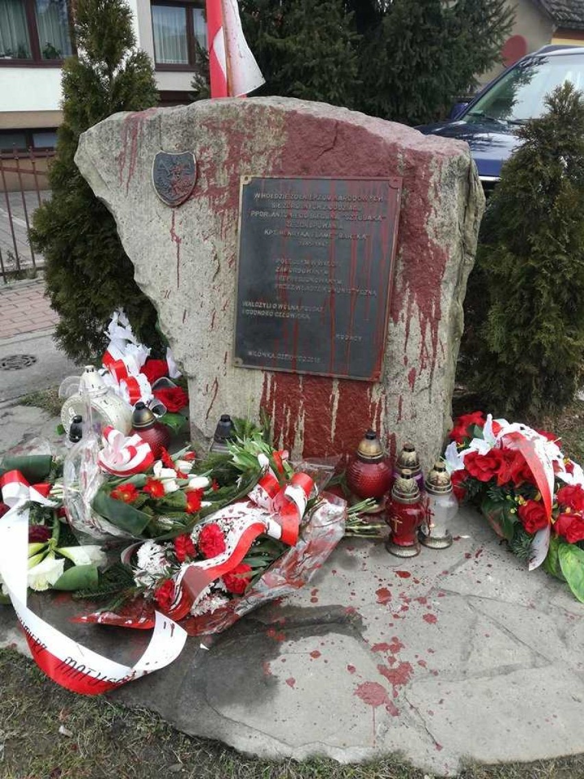 Zniszczony obelisk Antoniego Bieguna ps. Sztubak