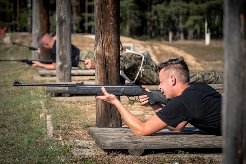 V. Centralny Zlot Klas Mundurowych Żagań-2019. Rzut granatem, ewakuacja rannego. Z jakimi zadaniami się mierzą? [ZDJĘCIA]