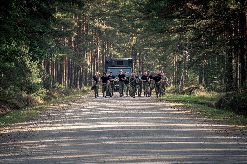 V. Centralny Zlot Klas Mundurowych Żagań-2019. Rzut granatem, ewakuacja rannego. Z jakimi zadaniami się mierzą? [ZDJĘCIA]