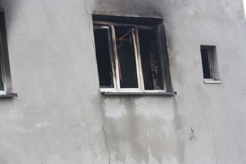 Budynek po pożarze przy ulicy Obrońców Poczty Gdańskiej w...