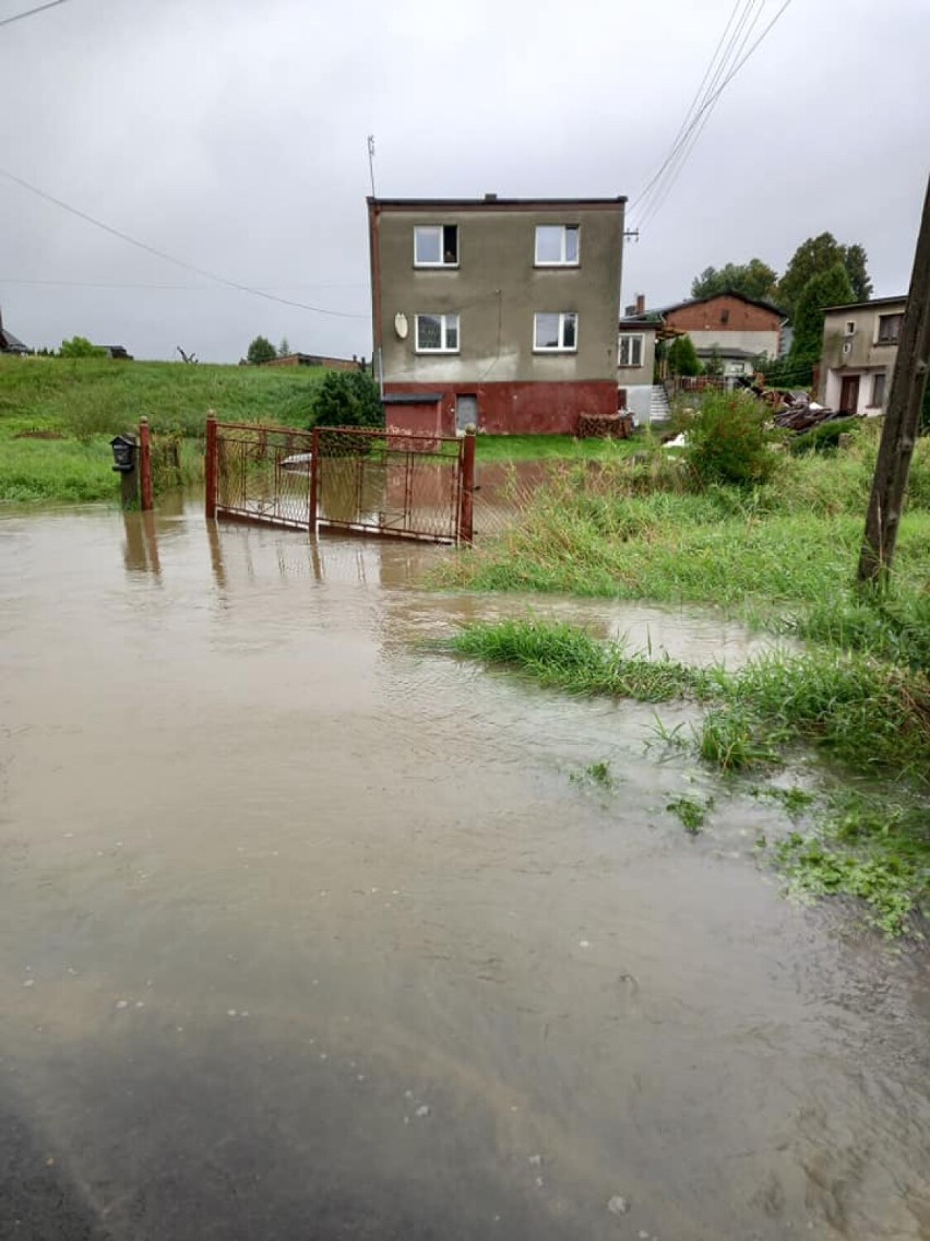 Zobacz zdjęcia z wczorajszych i nocnych akcji strażaków w...