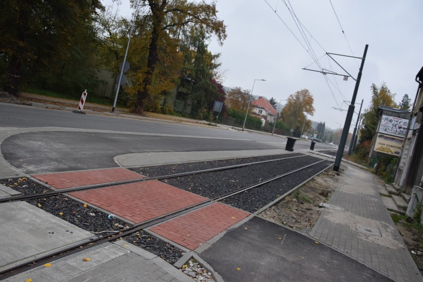 Ścieżka rowerowa powstaje pomiędzy jezdnią ul. Kostrzyńskiej...