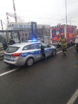 Wypadek w Gdańsku. 15.04.2021 r. Jedna osoba ranna w zderzeniu samochodów przy ul. Marynarki Polskiej. Policja wyjaśnia przyczyny zdarzenia