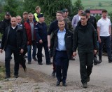 Librantowa. Premier Mateusz Morawiecki odwiedził mieszkańców poszkodowanych przez trąbę powietrzną. Obiecał wsparcie rządu