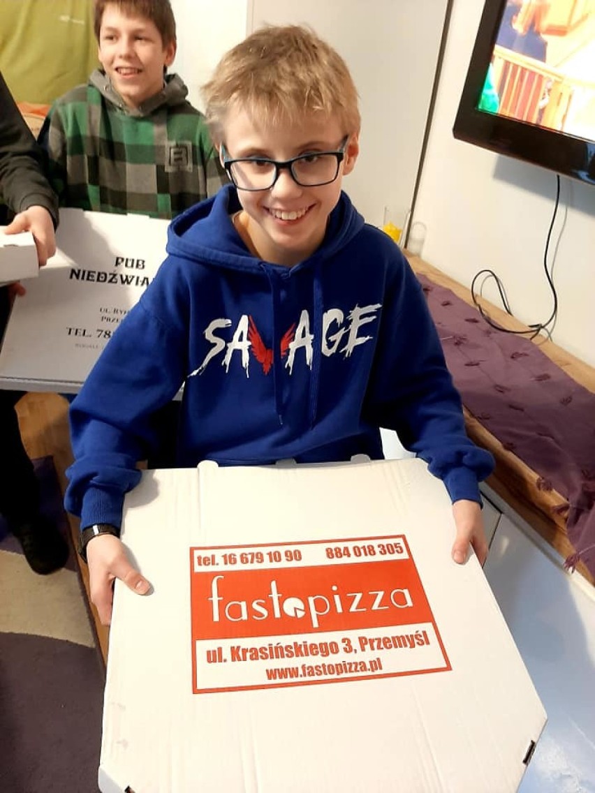 W Światowy Dzień Pizzy darmowa pizza dla podopiecznych Domu Dziecka przy ul. Jasińskiego w Przemyślu