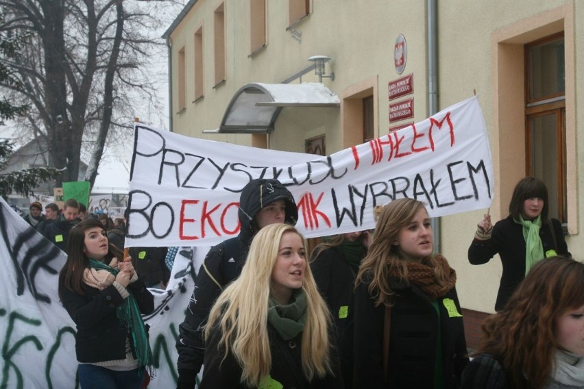 Manifestacja młodzieży Ekonomika z Raciborza [ZDJĘCIA i WIDEO]