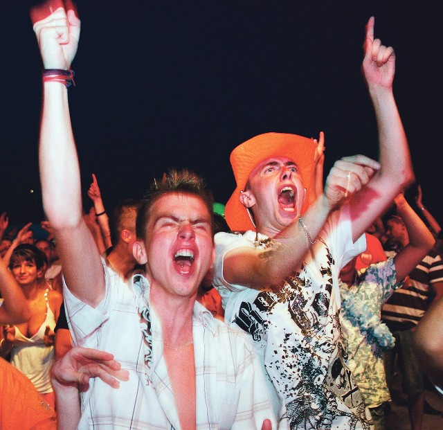 Roztańczona publiczność na Beach Party 2008