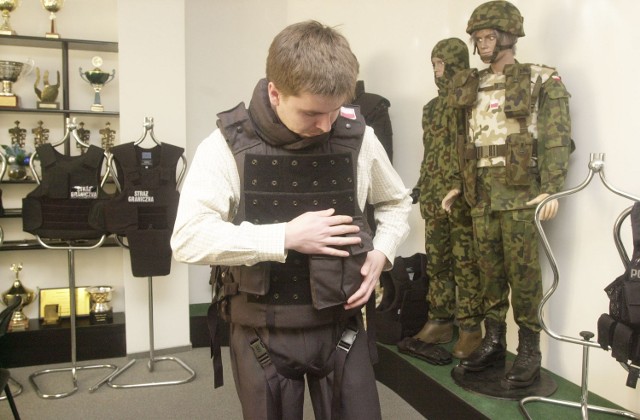 Euro 2012 zabezpieczać będą policjanci ubrani w "zbroje" z łódzkiego Morateksu.