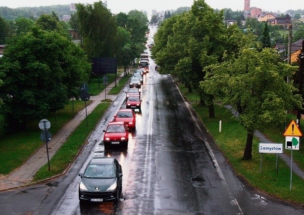 Wiecznie zatłoczona droga od Rybnika do granicy z Radlinem jest w fatalnym stanie