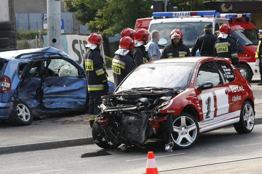 Wrocław: Wypadek na Trzebnickiej, zawinił kierowca mitsubishi (ZDJĘCIA)