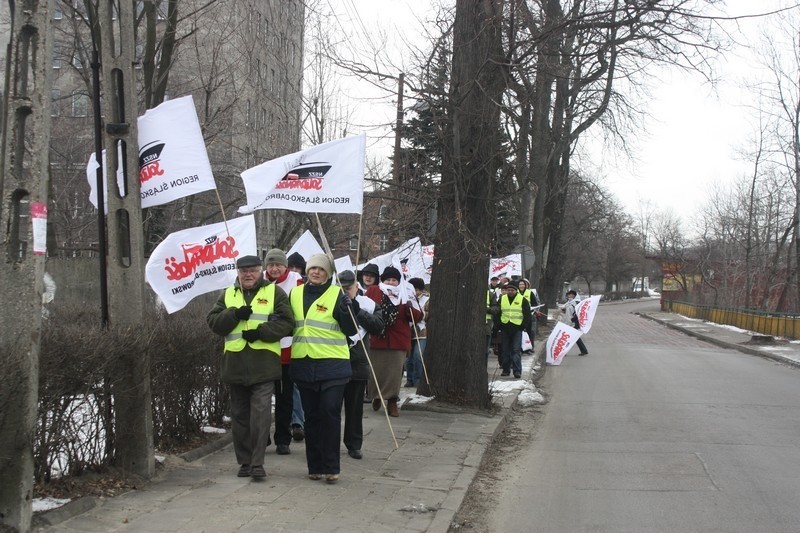 Strajk generalny: Związkowcy Solidarności blokują DK 78 w Zawierciu [ZDJĘCIA]