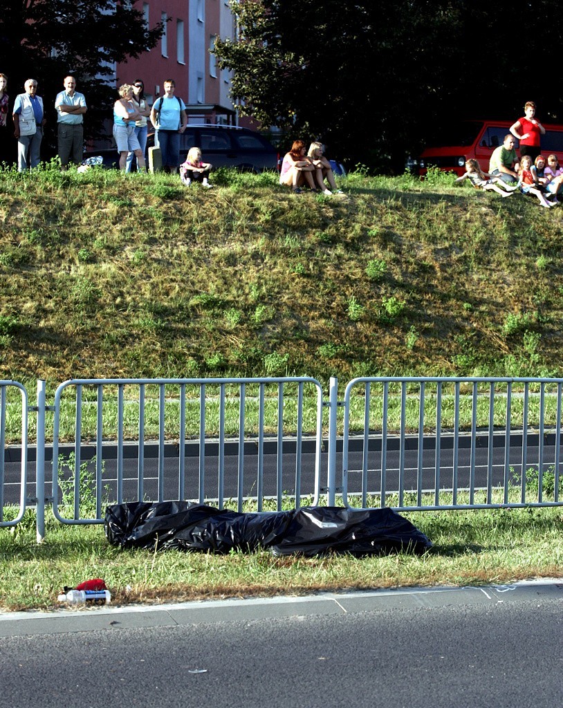 Ul. Jana Pawła II: Rowerzysta zginął pod kołami opla (FOTO)