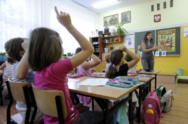 19 godzin w tygodniu zajmuje nauczycielowi prowadzenie lekcji