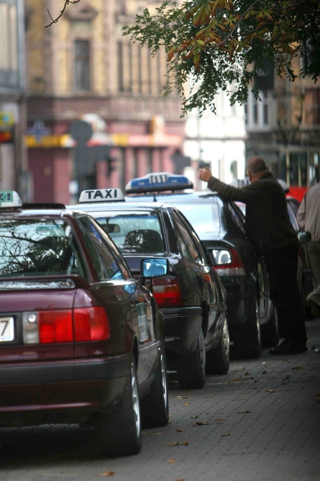 Jeśli nowelizacja przepisów wejdzie w życie, to jest szansa, że przejazd taksówką będzie nieco tańszy
