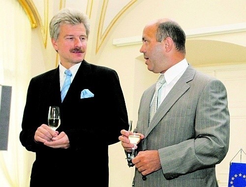 Prezes Aquanetu Paweł Chudziński (z prawej) po raz kolejny w bezdyskusyjny sposób wprowadził to, co chciał. Zdaniem prezydenta Poznania Ryszarda Grobelnego (obok), podwyżki cen wody są konieczne do sfinansowania inwestycji Aquanetu