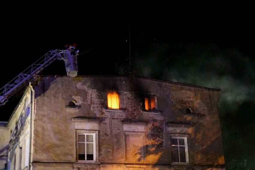 Wrocław: Pożar przy Okulickiego. Jedna osoba nie żyje (ZDJĘCIA)