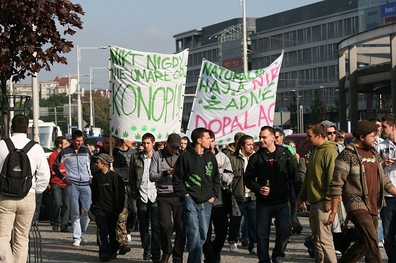 Marsz Wyzwolenia Konopi przemierzał ulice Wrocławia (ZDJĘCIA)