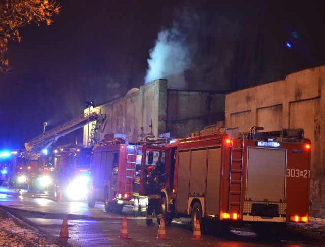 Pożar pustostanu na Milionowej 9 wybuchł we wtorek wieczorem.