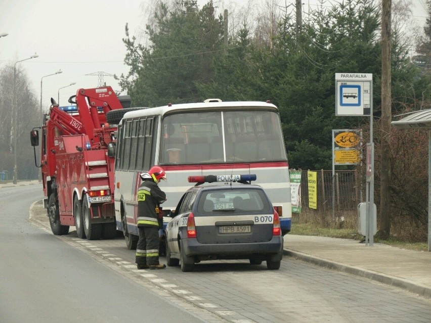 Wrocław: Zepsuty autobus blokował ruch na rondzie przy Grota-Roweckiego
