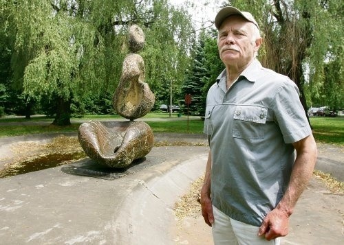 Tadeusz Teller i jedno z jego najbardziej znanych dzieł - wrocławska rzeźba "Jagusia"