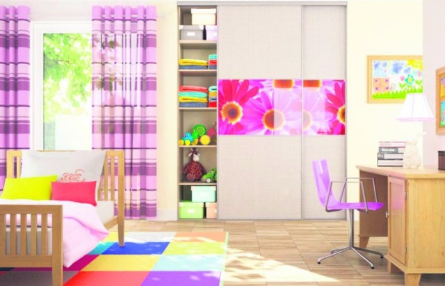 W pokojach dla dziewczynek idealnym wykończeniem ścian będą kolorowe kwiaty