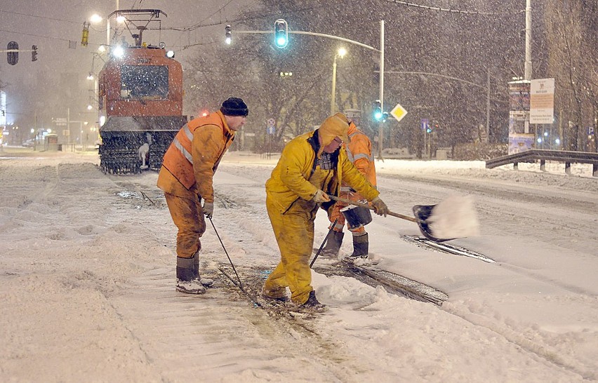 Nocne odśnieżanie ulic w Trójmieście