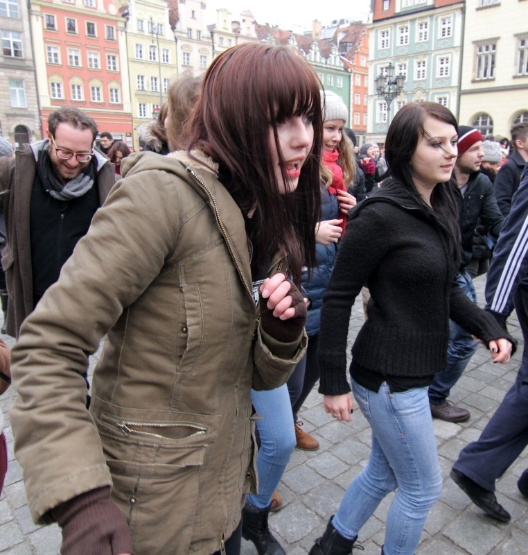 Wrocław: Odtańczyli flash-moba w Rynku (ZDJĘCIA)