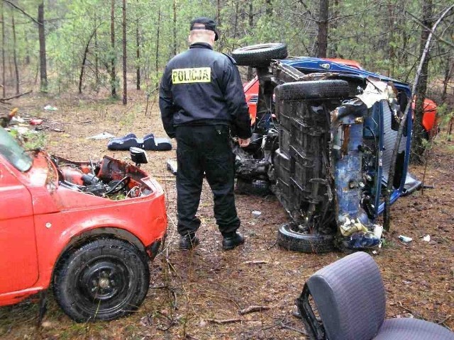 Skradzione w Wolbromiu i Bukownie auta znaleziono w lesie