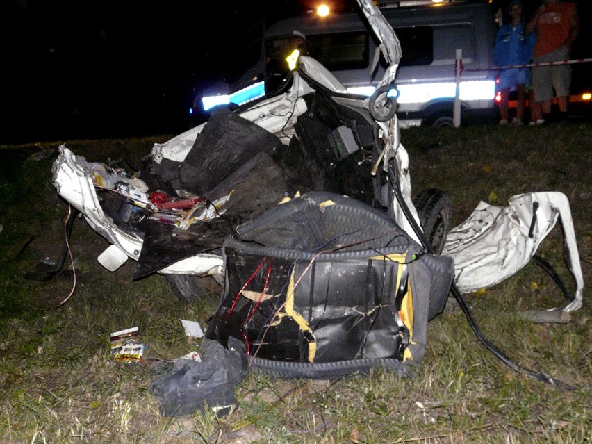 Groźny wypadek pod Zgierzem. Kierowca w stanie ciężkim