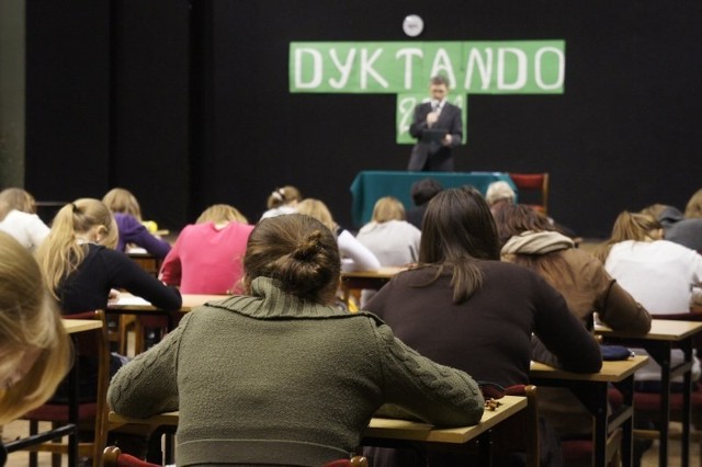 Udział w dyktandzie nie ma charakteru rywalizacji, lecz zabawy konkursowej