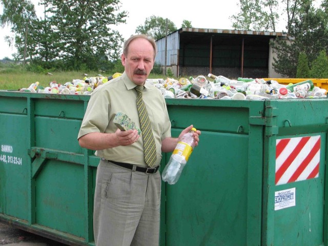 Prezes SANiKO Janusz Ziobro butelek do produkcji płyt ma pod dostatkiem