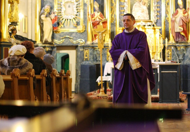 Przez cały Wielki Post łódzcy biskupi odprawiają wieczorne msze w kolejnych kościołach Łodzi.