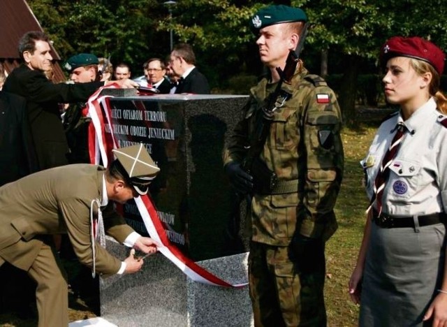 Pomnik stanął na razie na cmentarzu komunalnym w Złotowie