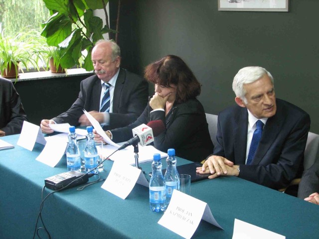 Minister Kudrycka (w środku) zapowiedziała nakłady na naukę