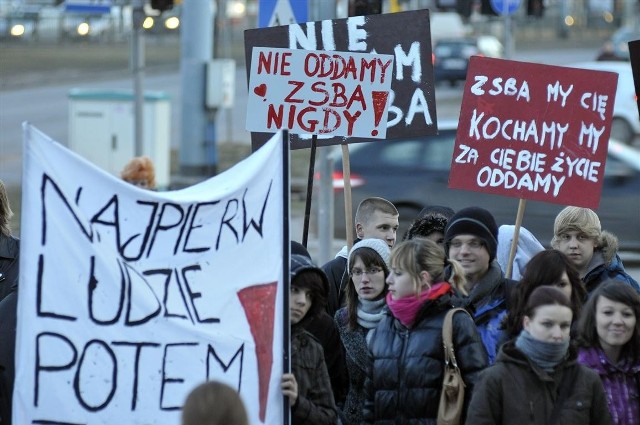 Protest przeciwko likwidacji szkół