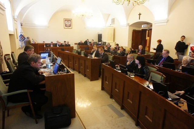 W prezencie pod choinkę Rada Miasta dała w piątek Poznaniowi budżet na 2013 rok.  Ale powodów do radości specjalnych nie ma
