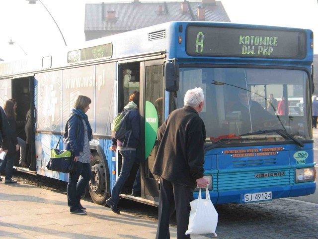 Teraz do Katowic jaworznianie z Borów mogą dojechać 51 autobusami  dziennie. Po zmianach kursów zostanie tylko 20