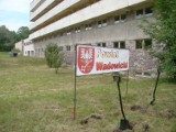Rozbudowa szpitala w Wadowiach: pierwsza łopata już wbita