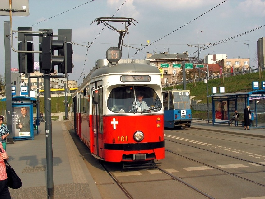 Nowe stare tramwaje na śląskich torach. Tym razem z Wiednia [FILM, ZDJĘCIA]