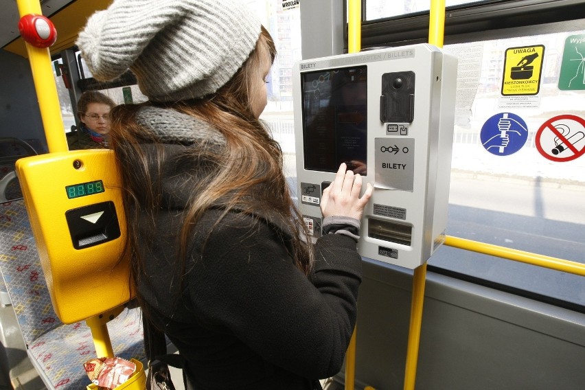 Wrocław: Nie działały biletomaty w autobusach i tramwajach