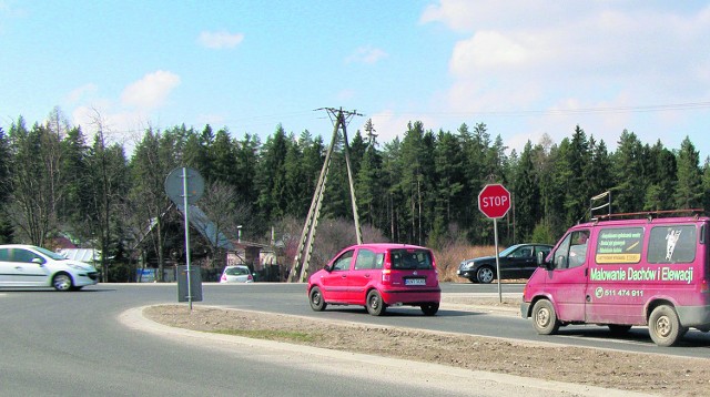 W tym miejscu miałoby być rondo. Tego jednak nie wyobrażają sobie kierowcy. Według nich rondo spowoduje korki